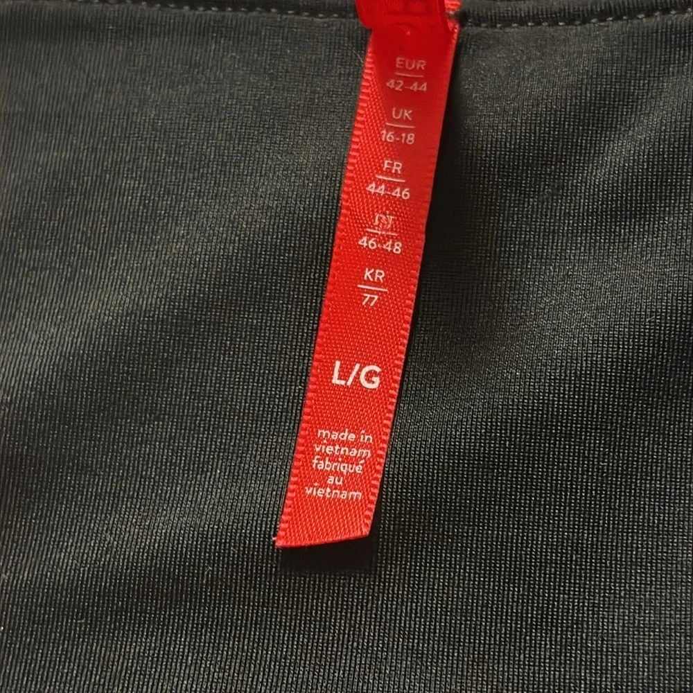 SPANXshape™ Faux Leather
Leggings size Large - Picture 10 of 13